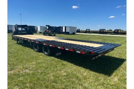 New 2026 Diamond C 102x32 Tandem 40K GN Pacesetter Hydrotail w/ Hydraulic Jacks, EOH Brakes, & Full Steel Runners