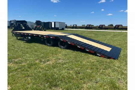 New 2026 Diamond C 102x32 Tandem 40K GN Pacesetter Hydrotail w/ Hydraulic Jacks, EOH Brakes, & Full Steel Runners