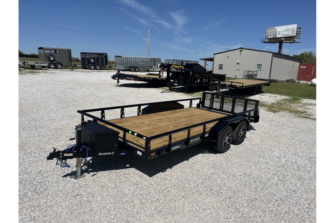New 2026 Diamond C 83x16 7K GTU235 TANDEM UTILITY W/ BI FOLD GATE