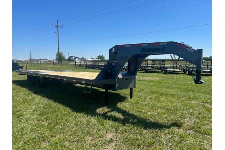 New 2026 Diamond C 102x32 Tandem 25.9K GN Pacesetter Hydrotail w/ Hydraulic Jacks, EOH Brakes, & Solar Charger
