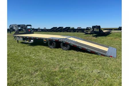 New 2026 Diamond C 102x32 Tandem 25.9K GN Pacesetter Hydrotail w/ Hydraulic Jacks, EOH Brakes, & Solar Charger