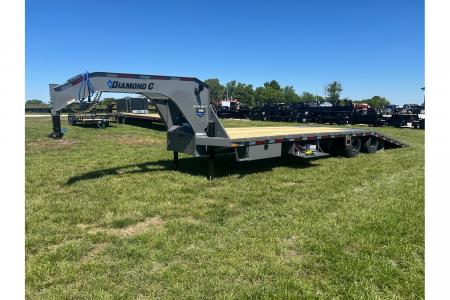 New 2026 Diamond C 102x32 Tandem 25.9K GN Pacesetter Hydrotail w/ Hydraulic Jacks, EOH Brakes, & Solar Charger