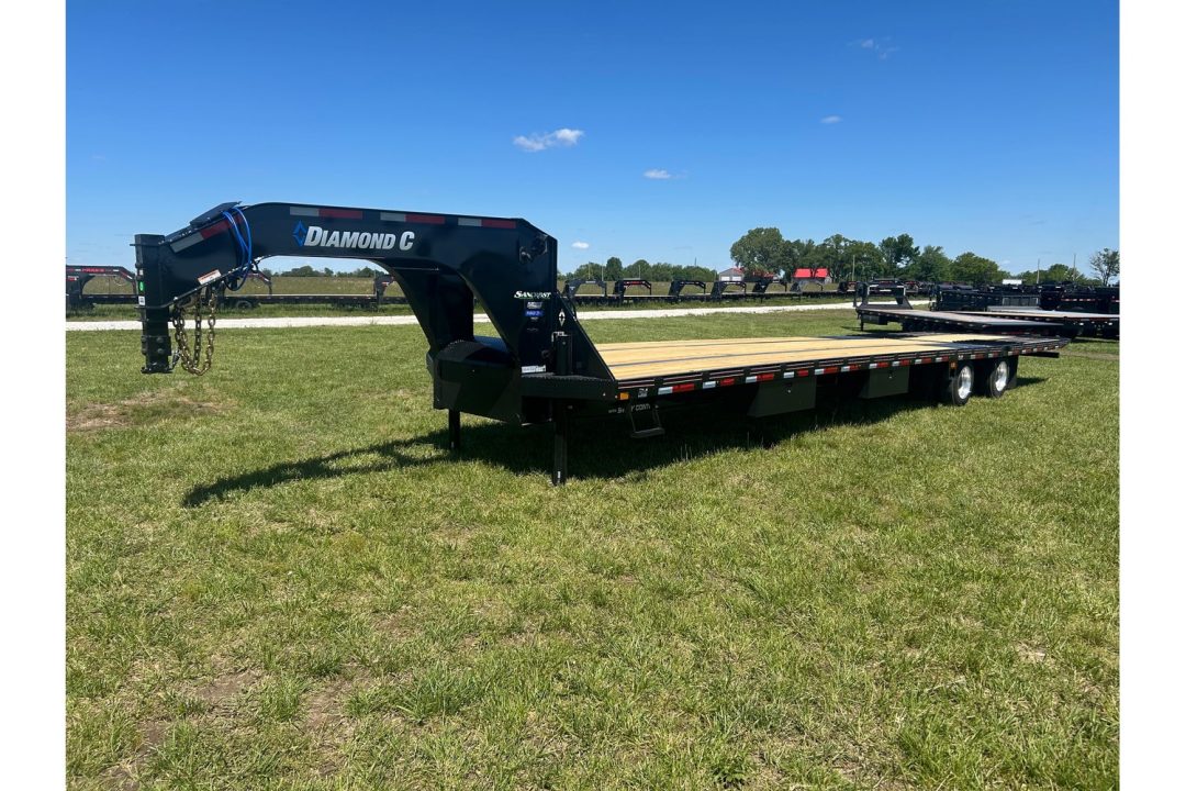 New 2026 Diamond C 102x40 Tandem 40K GN Pacesetter Hydrotail w/ Hydraulic Jacks, Ratchet Rail, Dunnage Rack, & Aluminum