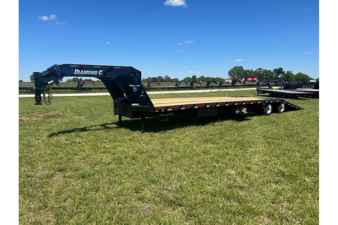 New 2026 Diamond C 102x40 Tandem 40K GN Pacesetter Hydrotail w/ Hydraulic Jacks, Ratchet Rail, Dunnage Rack, & Aluminum