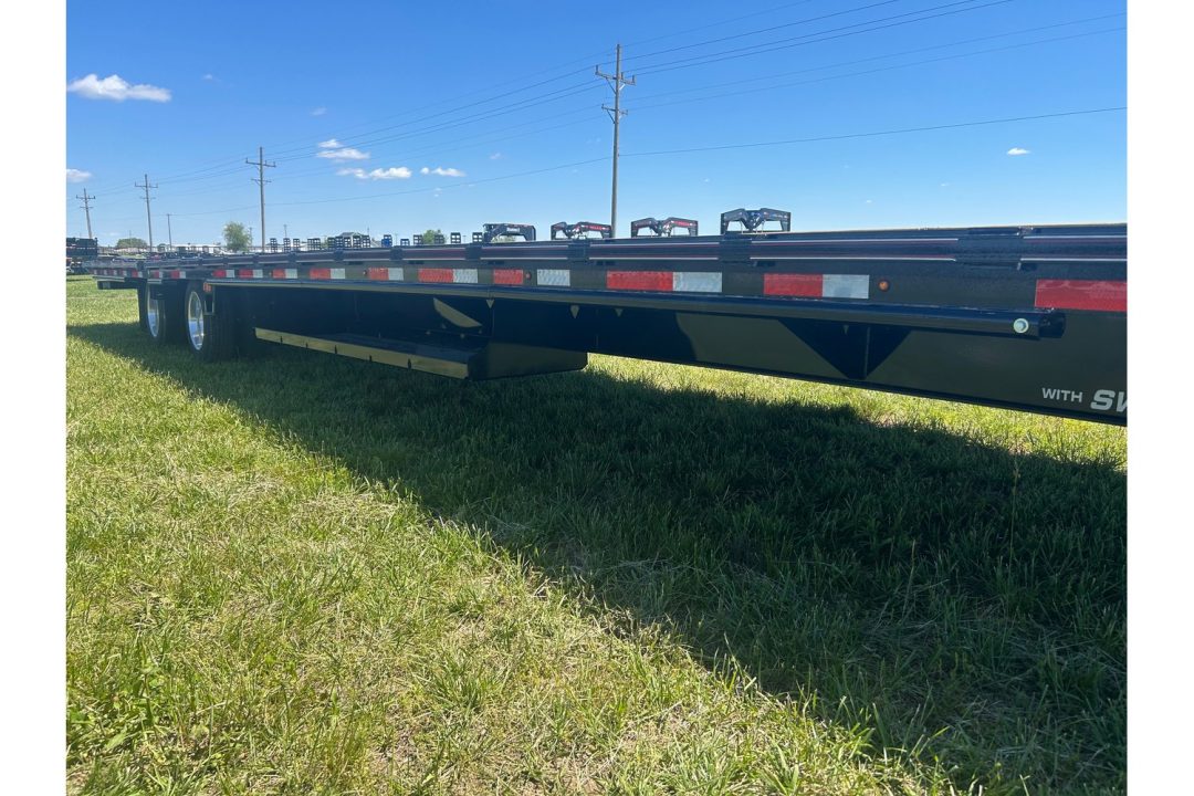 New 2026 Diamond C 102x40 Tandem 40K GN Pacesetter Hydrotail w/ Hydraulic Jacks, Ratchet Rail, Dunnage Rack, & Aluminum