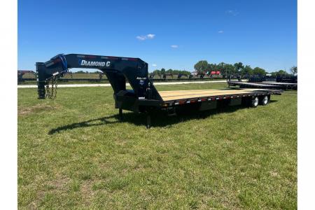 New 2026 Diamond C 102x40 Tandem 40K GN Pacesetter Hydrotail w/ Hydraulic Jacks, Ratchet Rail, Dunnage Rack, & Aluminum