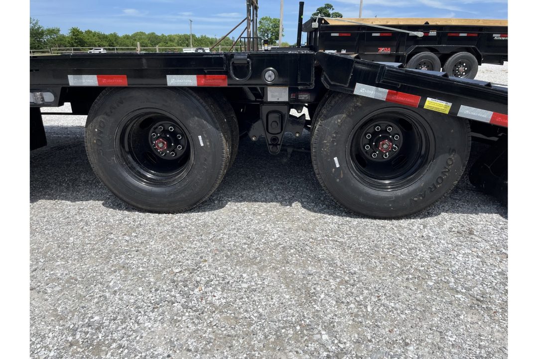 New 2026 Load Trail 102x36 25.9K TANDEM DUAL LOW PRO GN HYDROTAIL W/ STEEL RUNNERS/ HYDRO JACKS