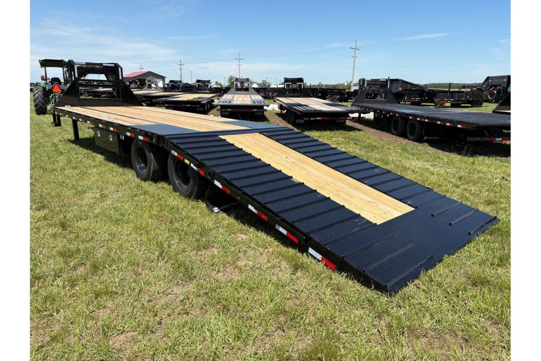 New 2026 Load Trail Tandem 102x32 24K GN Hydrotail W/Steel Runners & Hydro Jacks