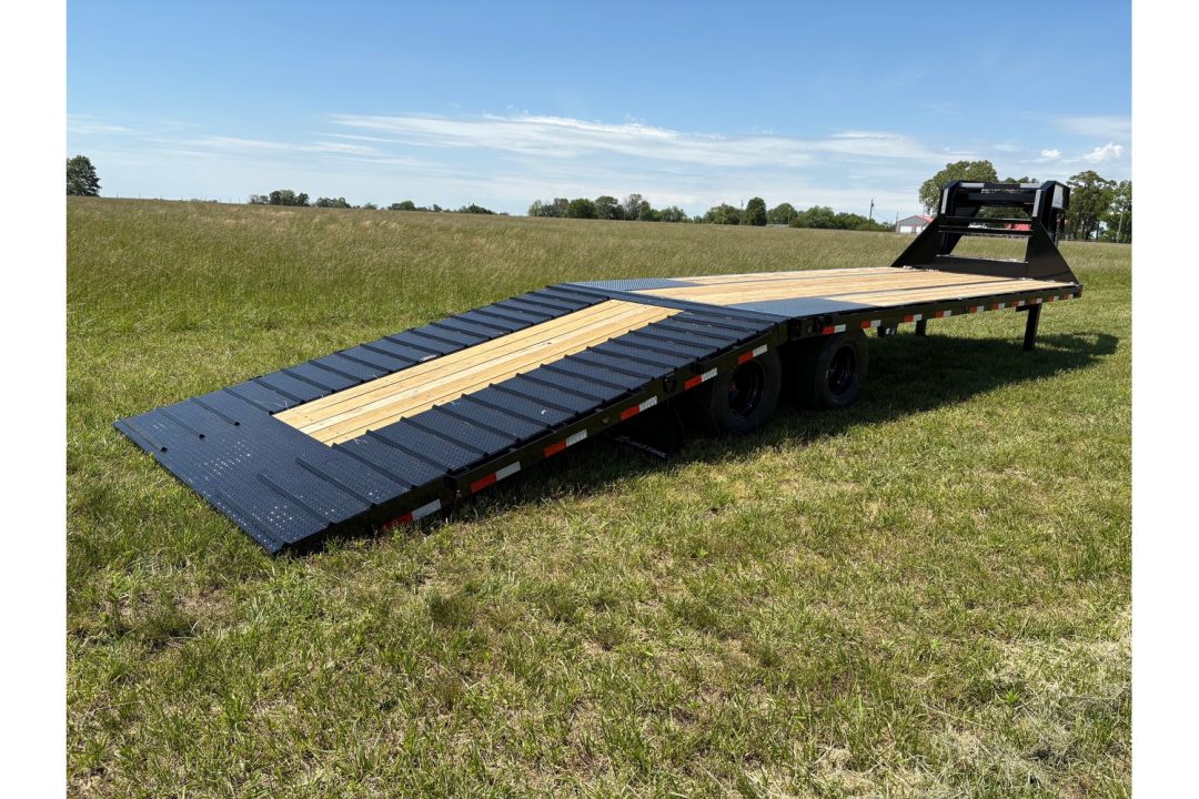 New 2026 Load Trail Tandem 102x32 24K GN Hydrotail W/Steel Runners & Hydro Jacks