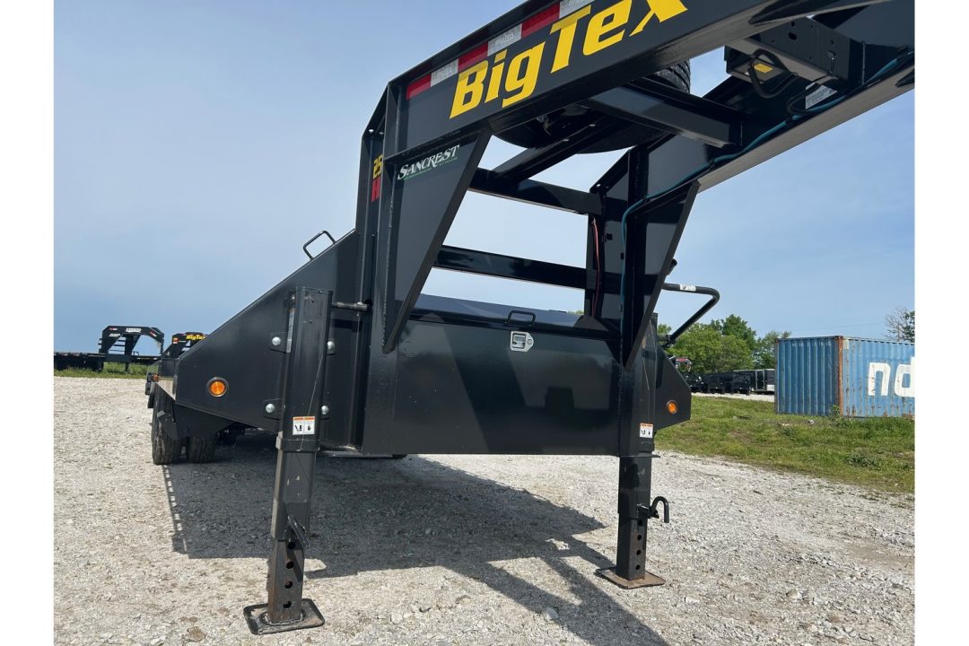 New 2026 Big Tex 102x25 Tandem 25.9K GN Flatbed w/ Mega Ramps, 2-Speed Jacks, & Load Lights