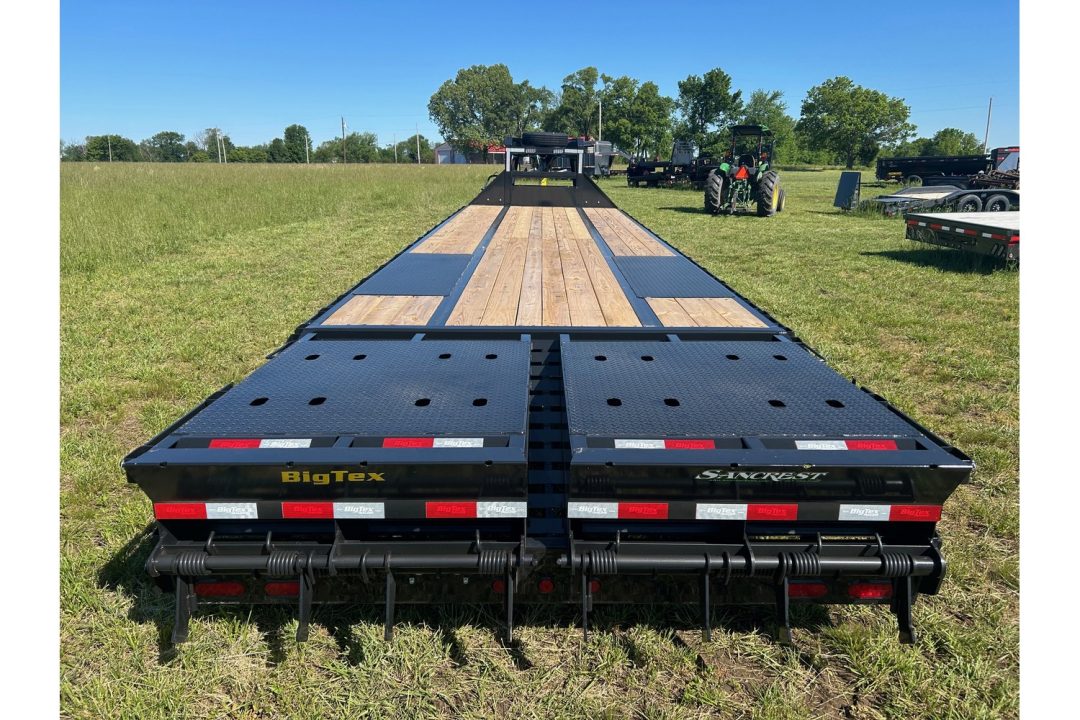 New 2026 Big Tex 102x33 Tandem 25.9K GN Flatbed w/ 2-Speed Jacks, Load Lights, Sliding Ratchet Rail, & 14 Ply Tires
