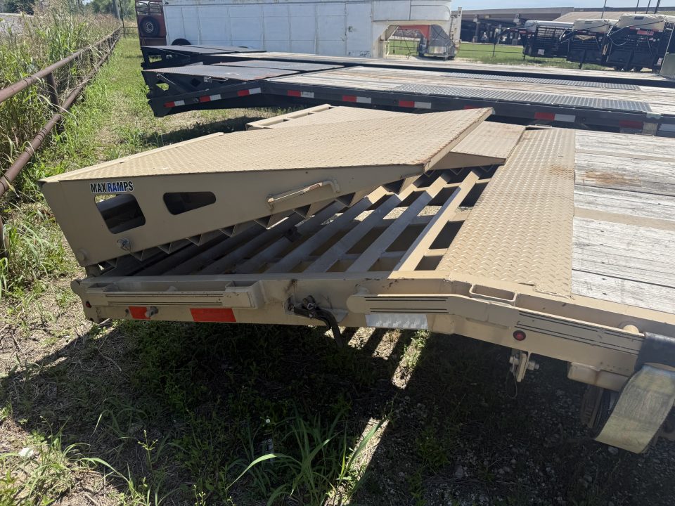Consignment 2024 Diamond C Trailers FMAX212 102X40 MR Gooseneck Bodies