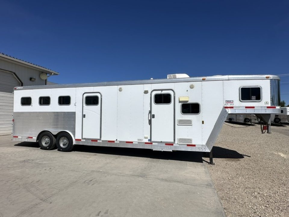 Consignment 2008 Exiss 3 Horse Living Quarter
