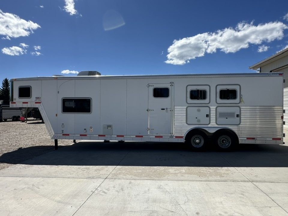 Consignment 2008 Exiss 3 Horse Living Quarter