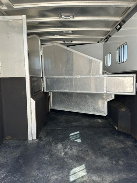 Consignment 2008 Exiss 3 Horse Living Quarter