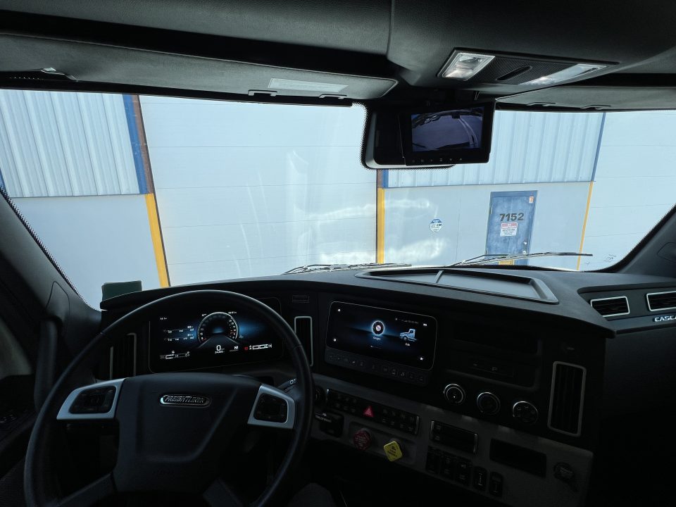 2025 Renegade photo 6