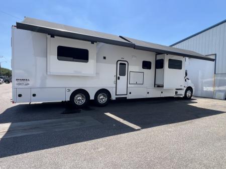 Used 2025 Renegade 45’ Tandem Axle Motorcoach
