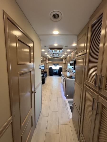 Used 2025 Renegade 45’ Tandem Axle Motorcoach