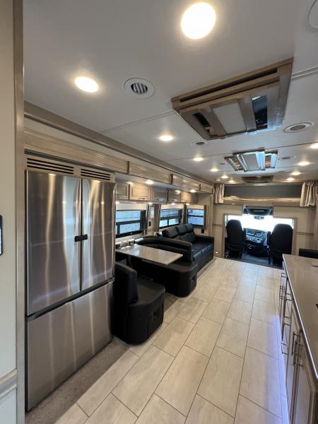 Used 2025 Renegade 45’ Tandem Axle Motorcoach