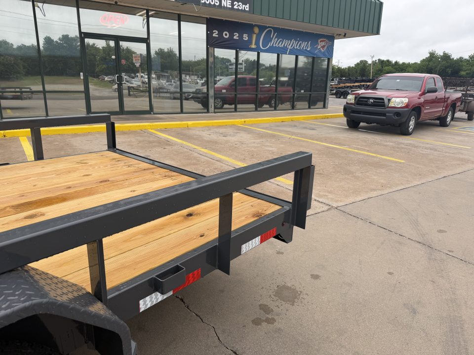 New #154435 2026 LAMAR U5 18 X 83 TANDEM AXLE SQUARE TUBE TOP 10K UTILITY W/ SLIDE IN RAMPS