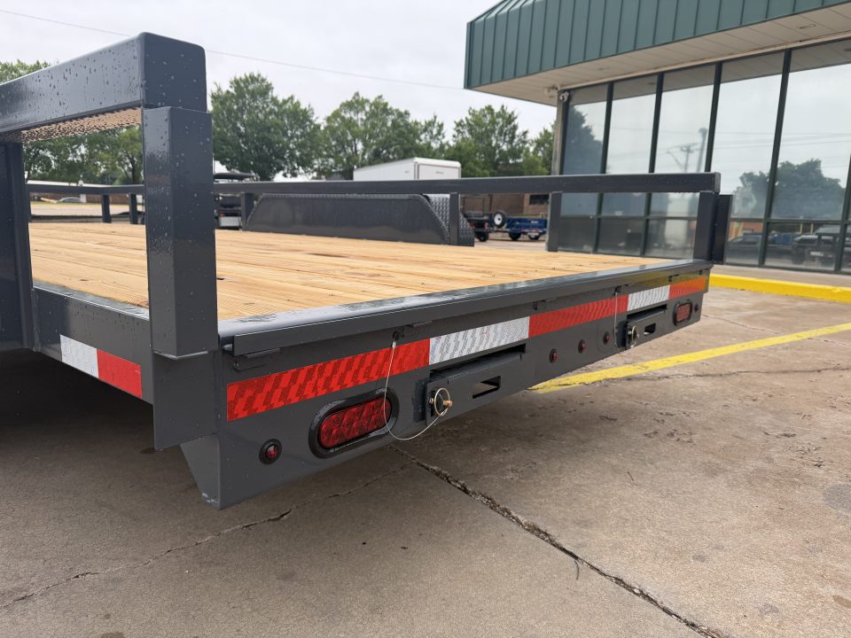 New #154435 2026 LAMAR U5 18 X 83 TANDEM AXLE SQUARE TUBE TOP 10K UTILITY W/ SLIDE IN RAMPS
