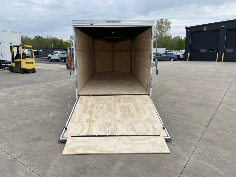 New United UJ-S-7X16 Enclosed Trailer