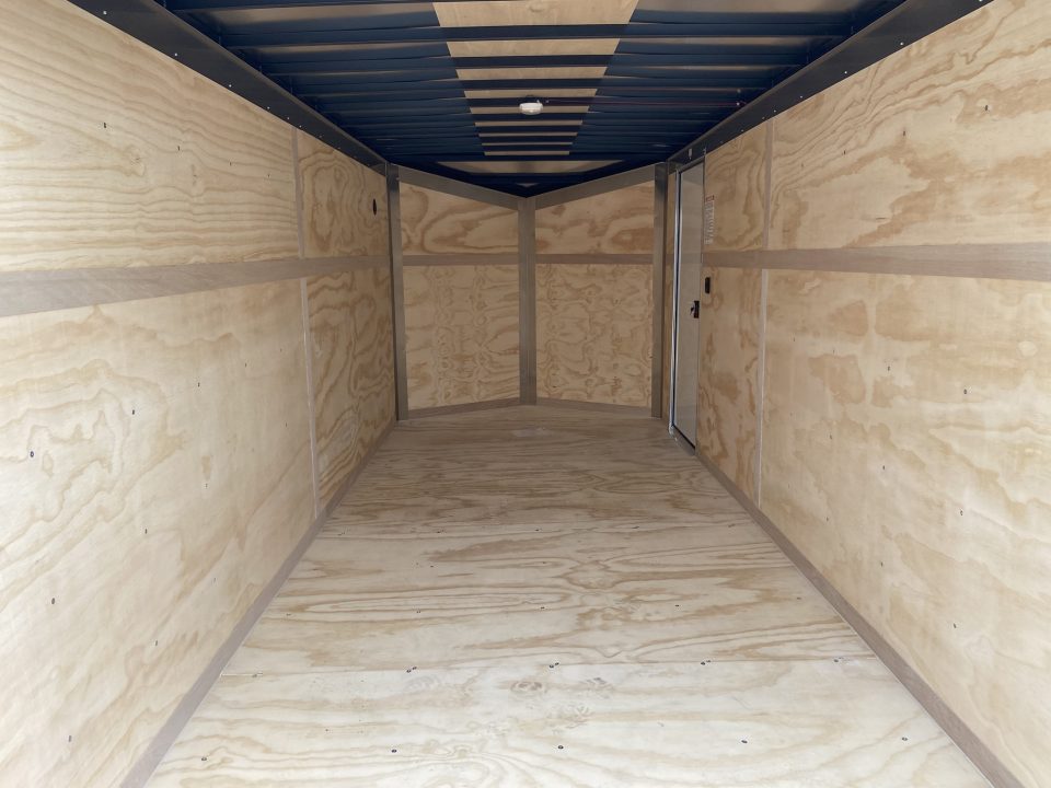 New United UJ-S-7X16 Enclosed Trailer