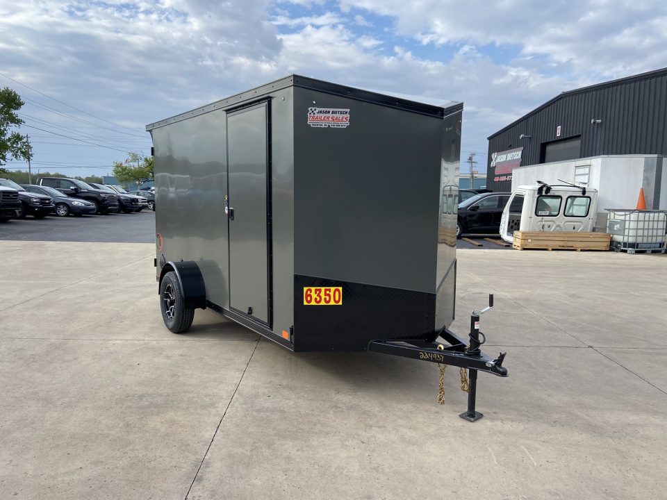 New United UJ-612 Enclosed Trailer