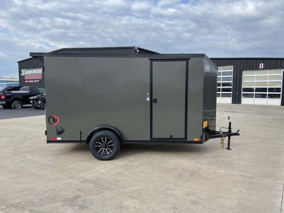 New United UJ-612 Enclosed Trailer