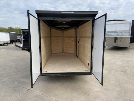 New United UJ-612 Enclosed Trailer