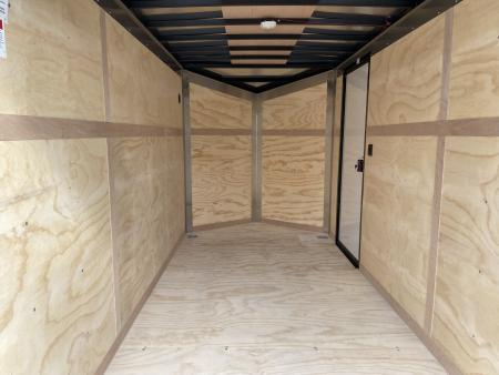 New United UJ-612 Enclosed Trailer