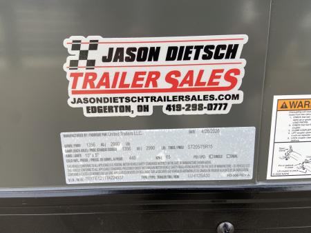 New United UJ-612 Enclosed Trailer