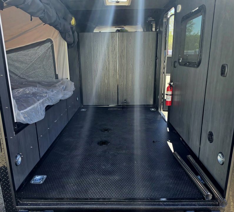 New 5.5 X 10 ENCLOSED TENT TRAILER SINGLE AXLE FOLD OUT BUNK KITCHENETTE TABLE 2027 FOREST RIVER