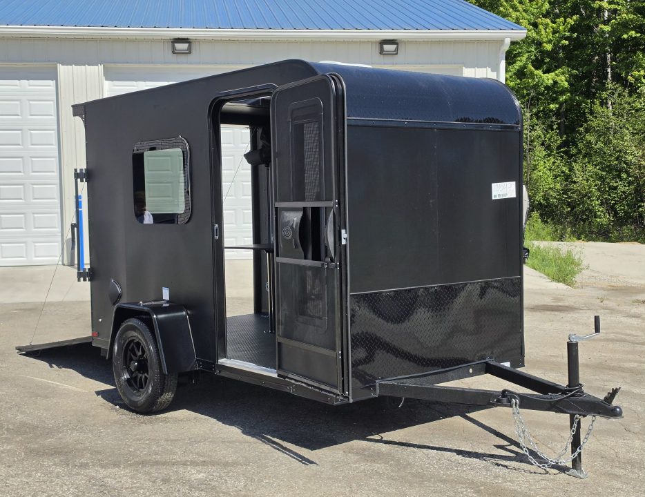 New 5.5 X 10 ENCLOSED TENT TRAILER SINGLE AXLE FOLD OUT BUNK KITCHENETTE TABLE 2027 FOREST RIVER