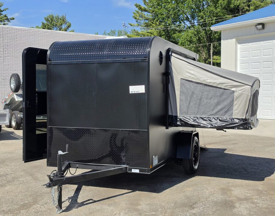 New 5.5 X 10 ENCLOSED TENT TRAILER SINGLE AXLE FOLD OUT BUNK KITCHENETTE TABLE 2027 FOREST RIVER