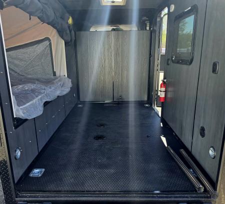 New 5.5 X 10 ENCLOSED TENT TRAILER SINGLE AXLE FOLD OUT BUNK KITCHENETTE TABLE 2027 FOREST RIVER