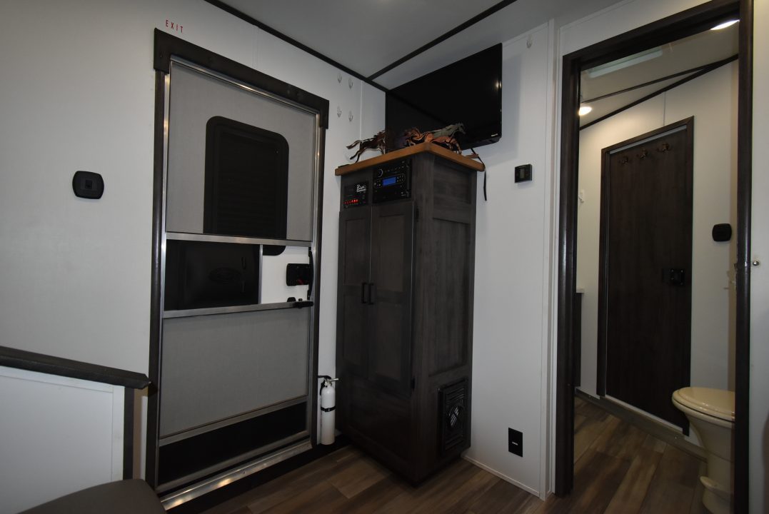 Used 2022 Bison Trailers Silverado 8309 Horse Trailer