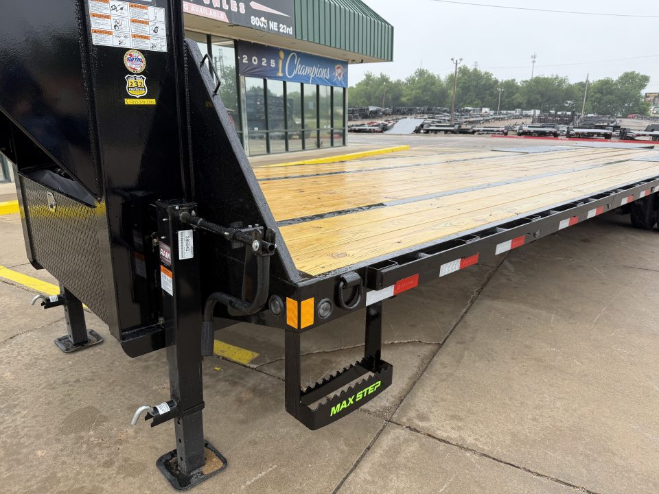New #385942 2026 LOAD TRAIL GP 34 X 102 DUAL TANDEM LOW-PRO 24K GOOSENECK W/ MAX RAMPS