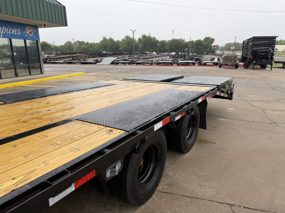 New #385942 2026 LOAD TRAIL GP 34 X 102 DUAL TANDEM LOW-PRO 24K GOOSENECK W/ MAX RAMPS