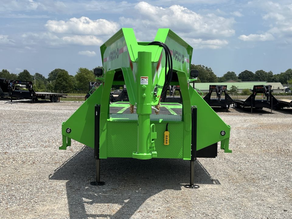 New 2027 MAXXD Hydraulic Dovetail Gooseneck Trailer | 34' x 102' 30K GVWR
