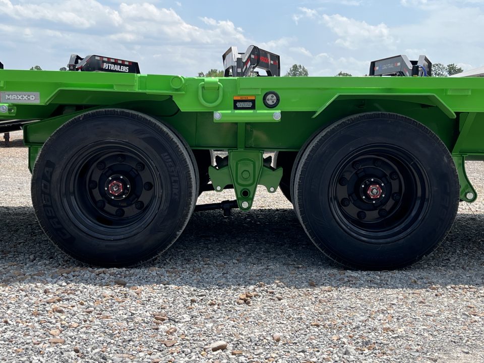 New 2027 MAXXD Hydraulic Dovetail Gooseneck Trailer | 34' x 102' 30K GVWR
