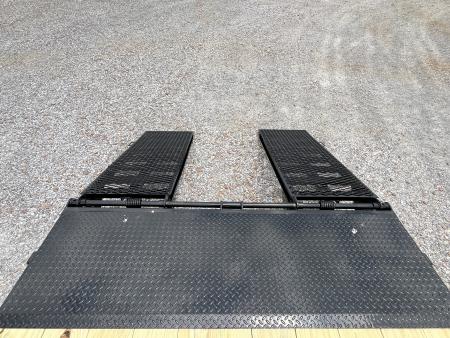 New 2027 MAXXD 83"x24' 15.6k Gooseneck Equipment Trailer