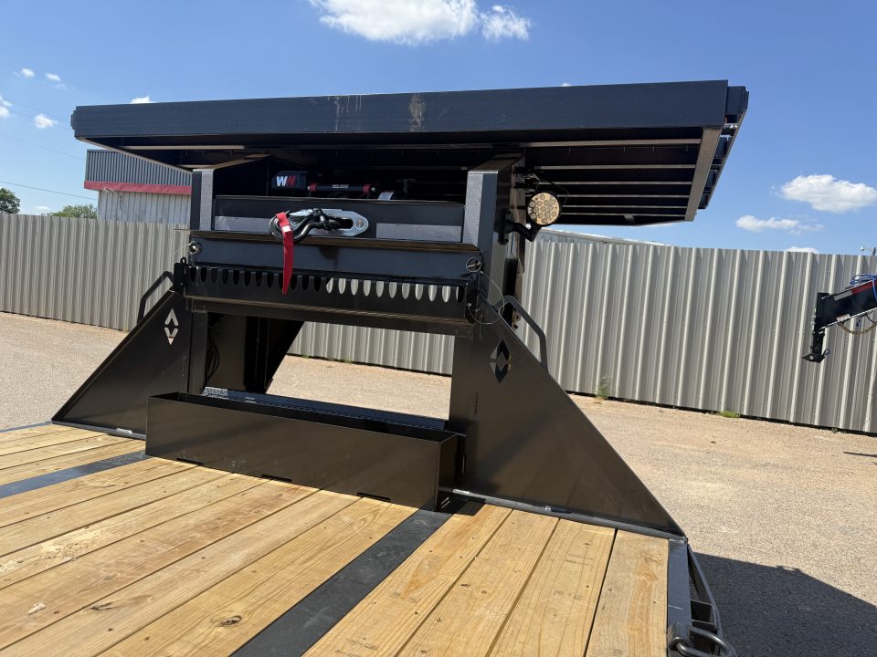 New 2026 Diamond C Trailers FMAX216 102X32 HYD PACESETTER Gooseneck Bodies