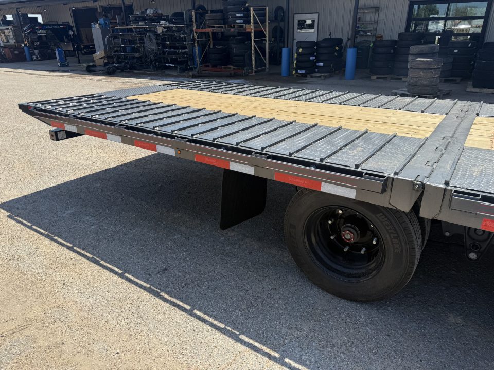 New 2026 Diamond C Trailers FMAX216 102X32 HYD PACESETTER Gooseneck Bodies