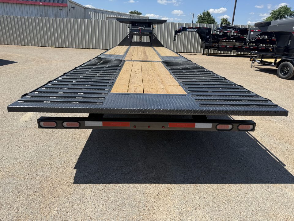 New 2026 Diamond C Trailers FMAX216 102X32 HYD PACESETTER Gooseneck Bodies