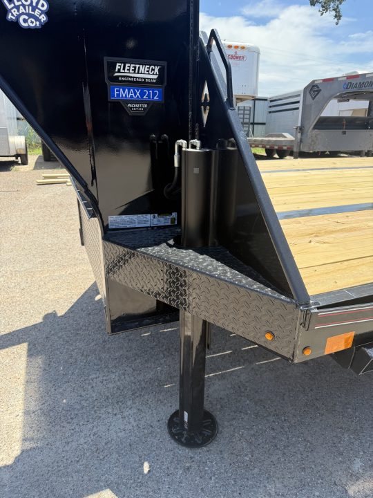 New 2026 Diamond C Trailers FMAX212 35X102 HYD Gooseneck Bodies
