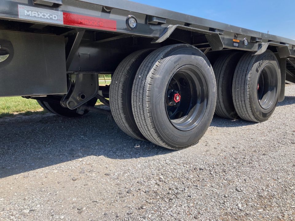 New 2027 MAXX-D 102X32 TANDEM 25.9K GN W/ HYDROJACKS & MAX RAMPS