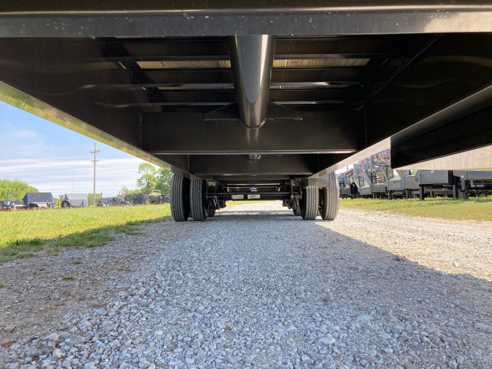 New 2027 MAXX-D 102X32 TANDEM 25.9K GN W/ HYDROJACKS & MAX RAMPS