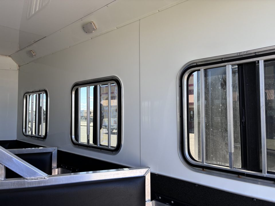 Used 2015 Bison Trailers 3H 10'LQ Horse Trailer