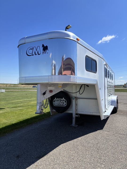 Used 2002 CM Trailers 3H GN Horse Trailer